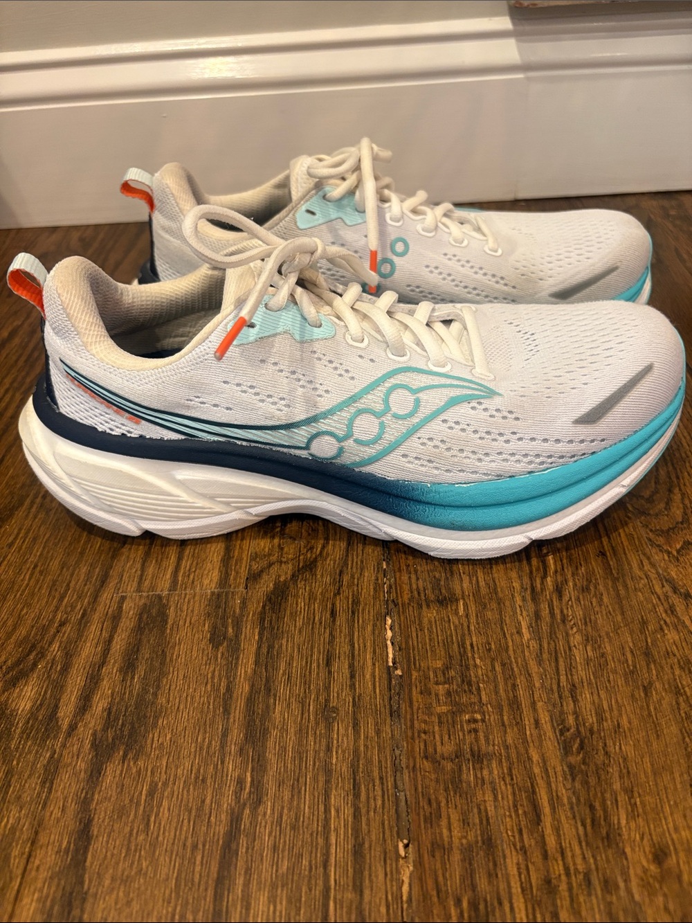 Saucony Women’s Hurricane  25 White, Teal & Navy Running Shoes